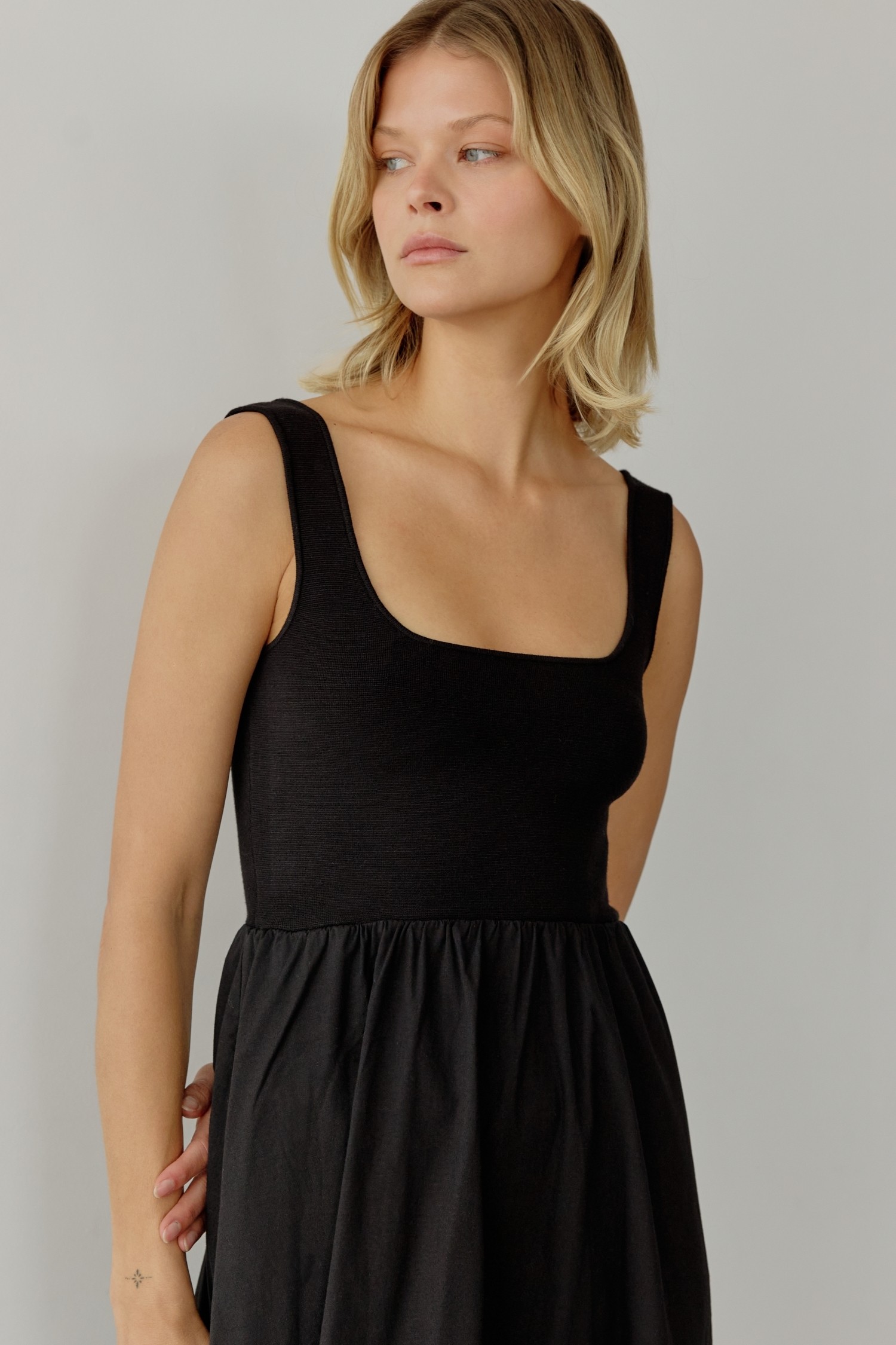DM1350-BLACK