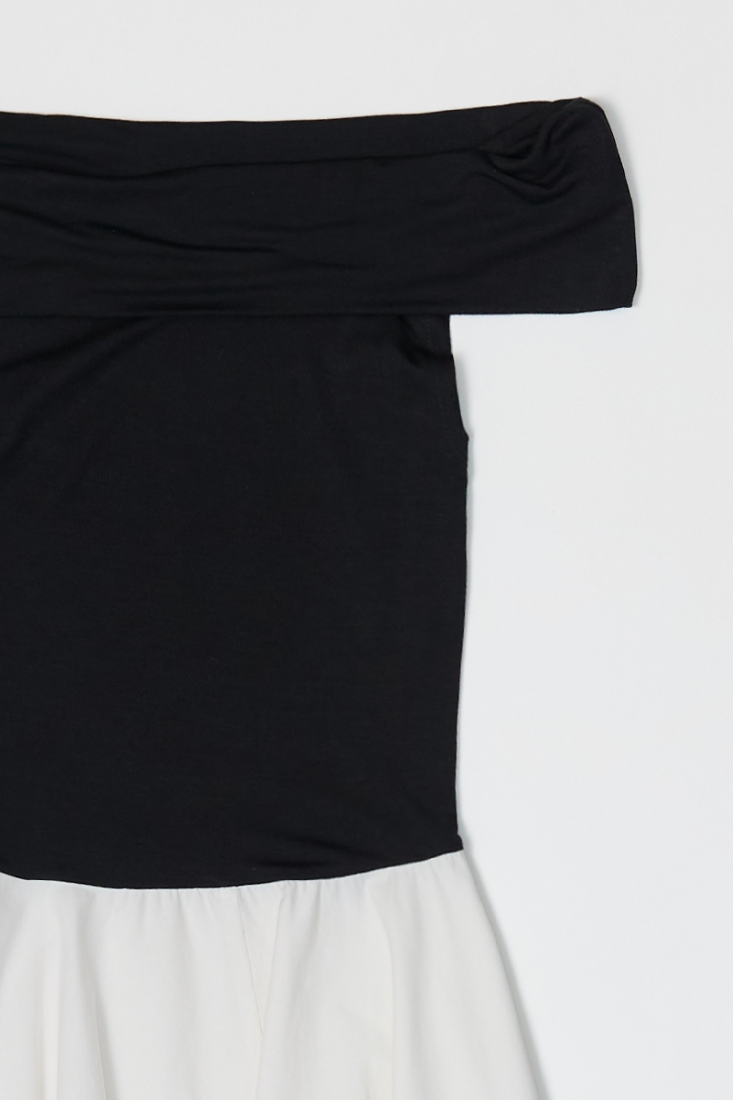 DM1539.-BLACK-WHITE
