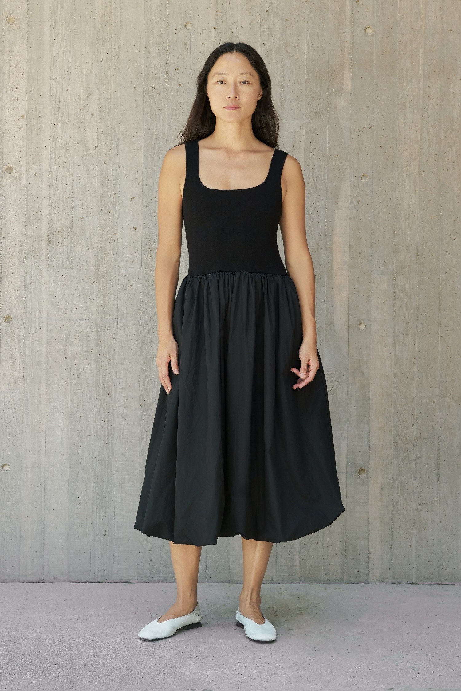 DM1571.-BLACK