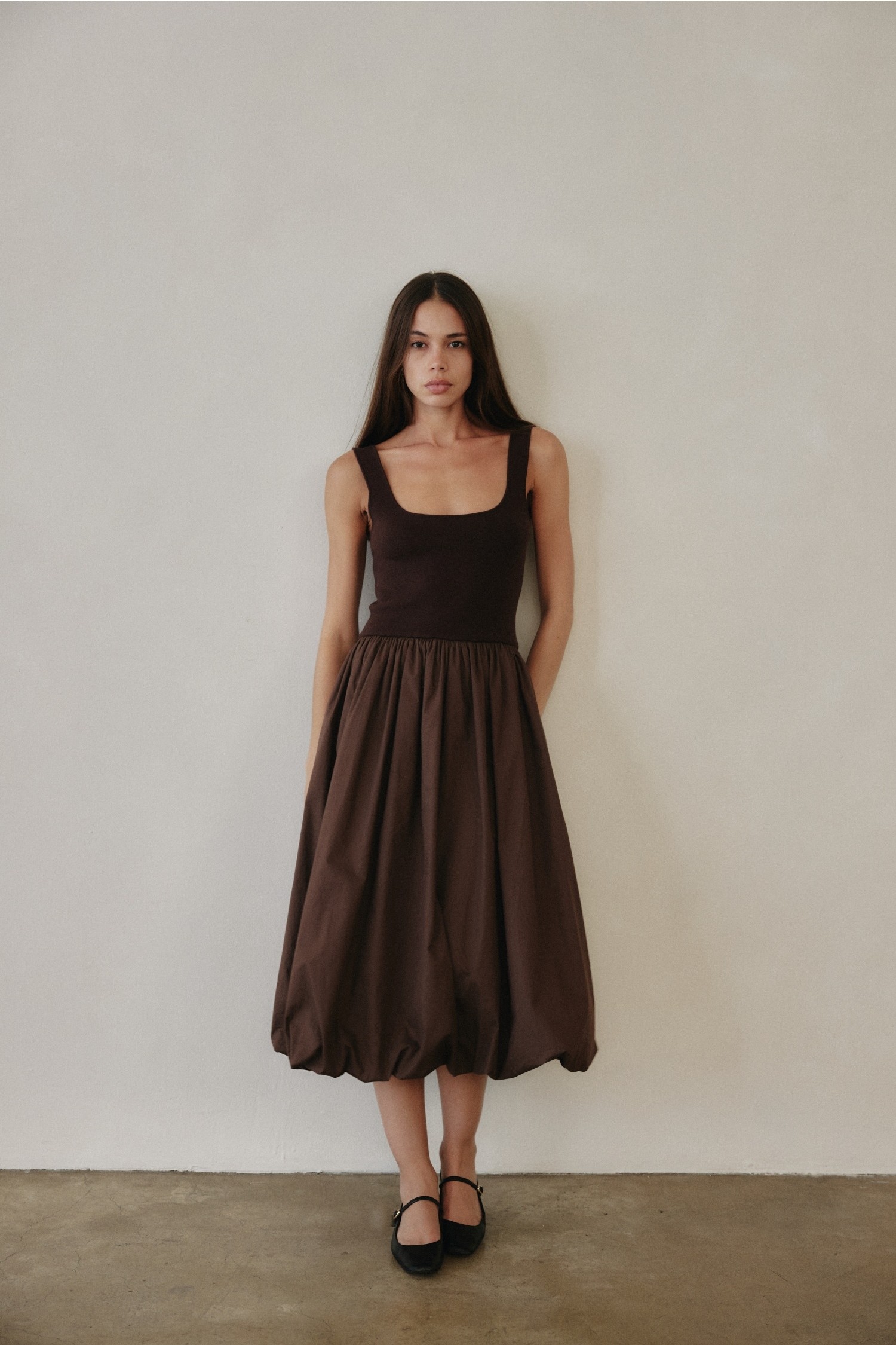 DM1571.-BROWN