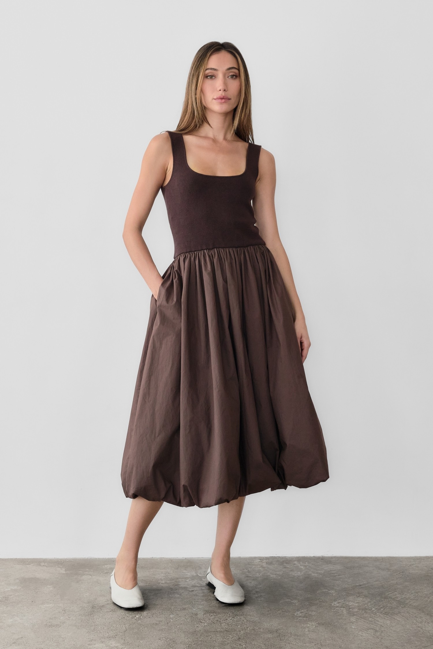 DM1571.-BROWN