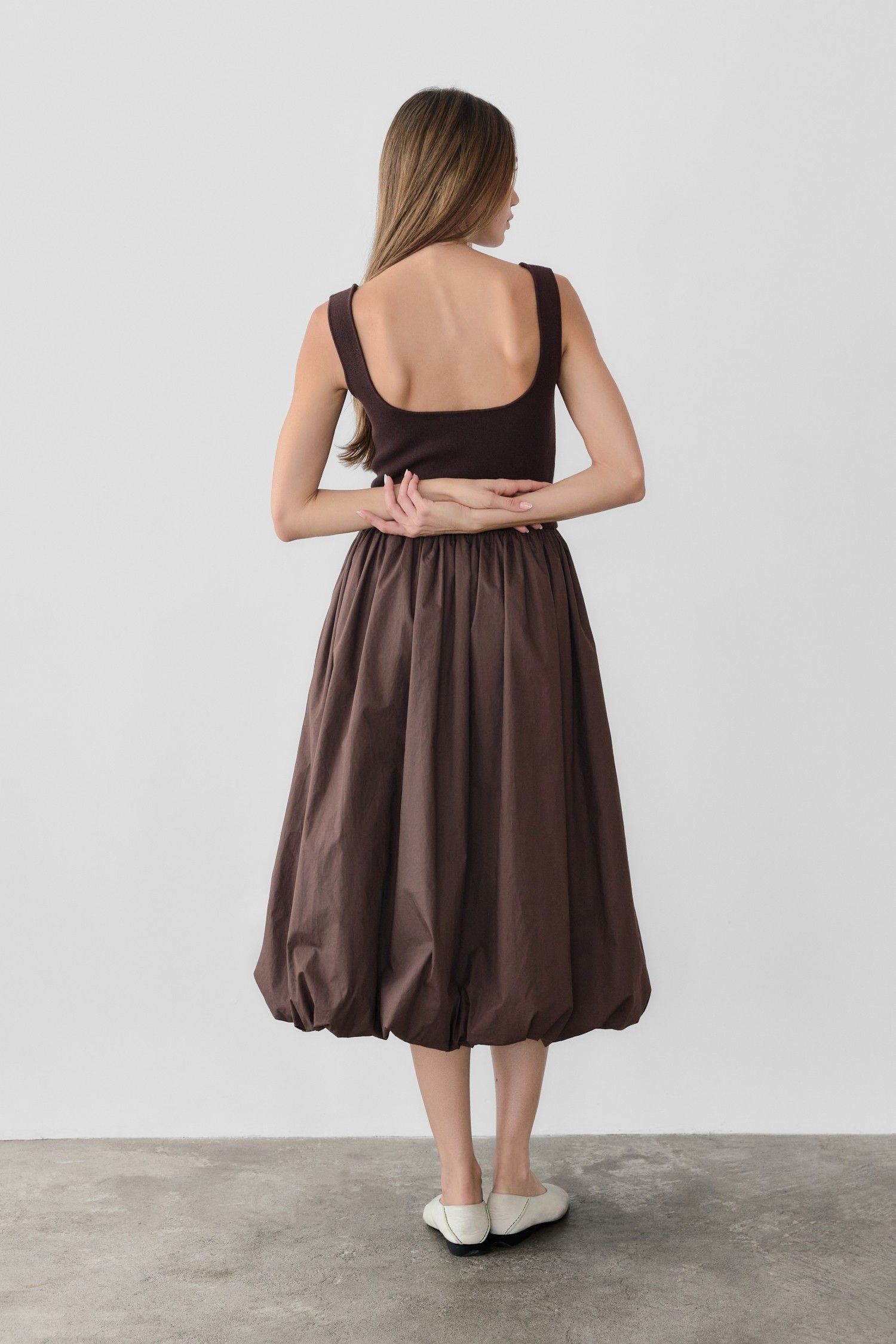 DM1571.-BROWN