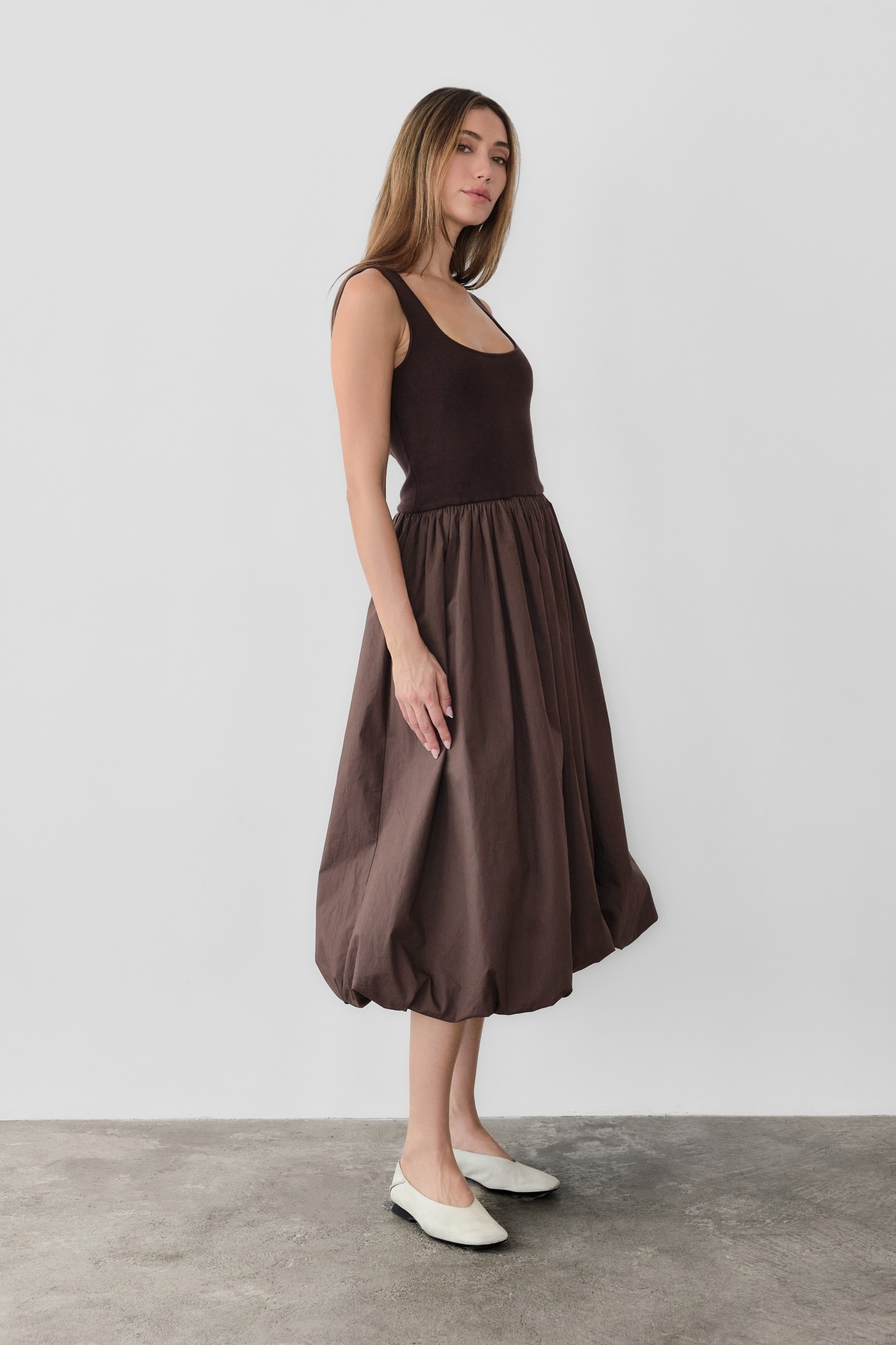 DM1571.-BROWN