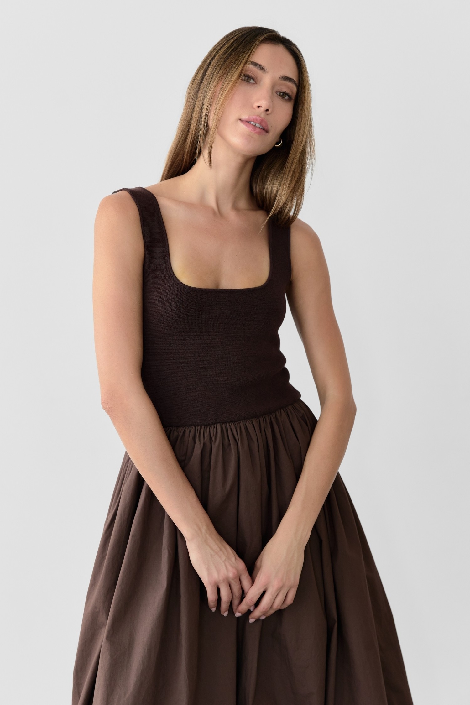 DM1571.-BROWN