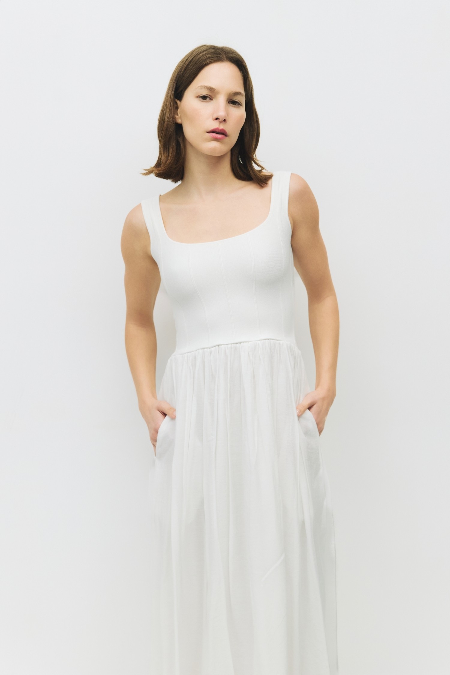 DM1579-WHITE