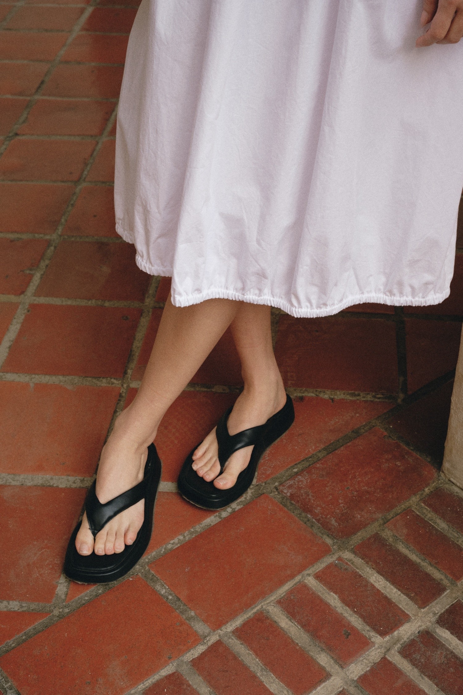 DM1598-WHITE