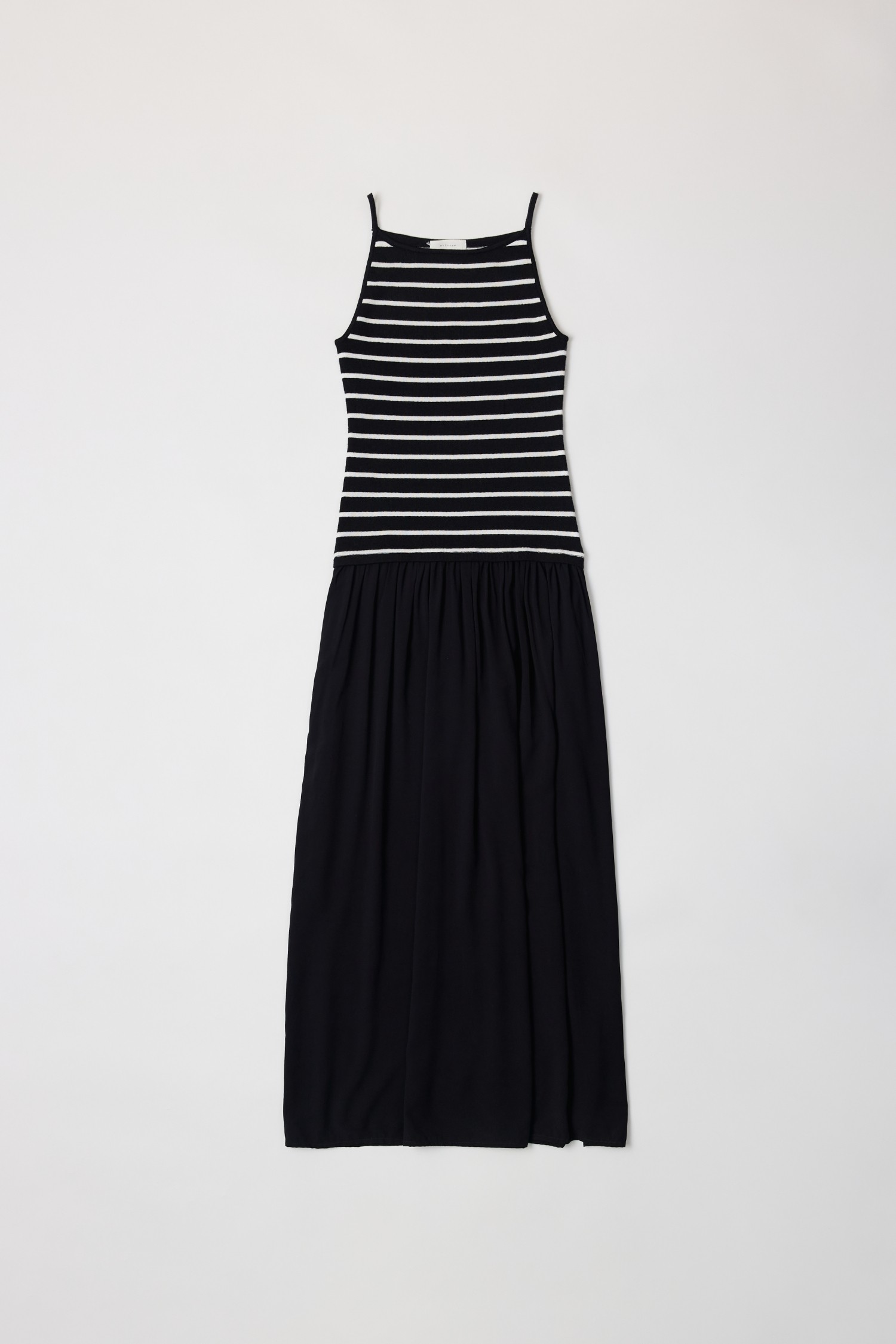 DM1601.-BLACK-WHITE