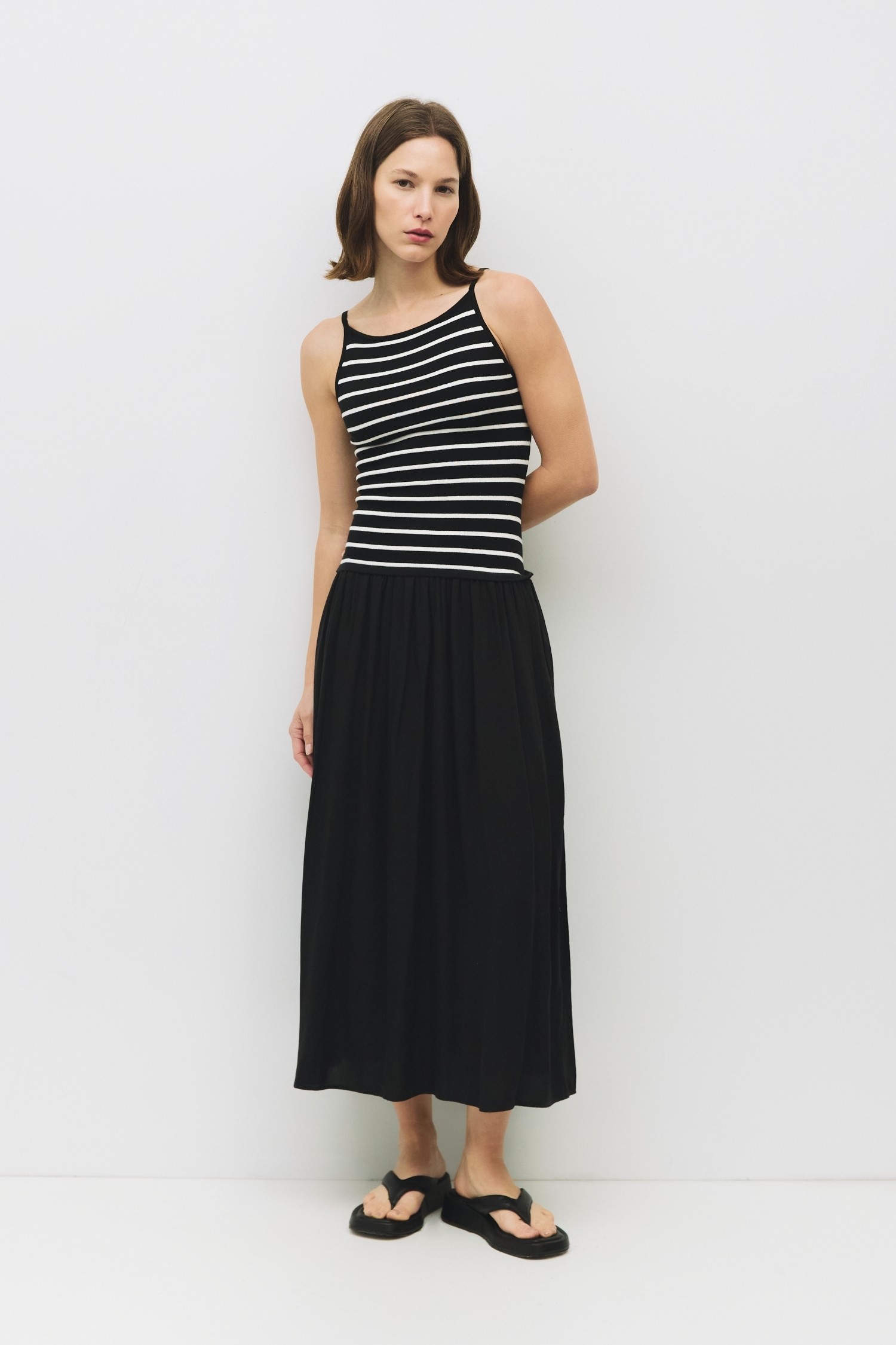 DM1601.-BLACK-WHITE