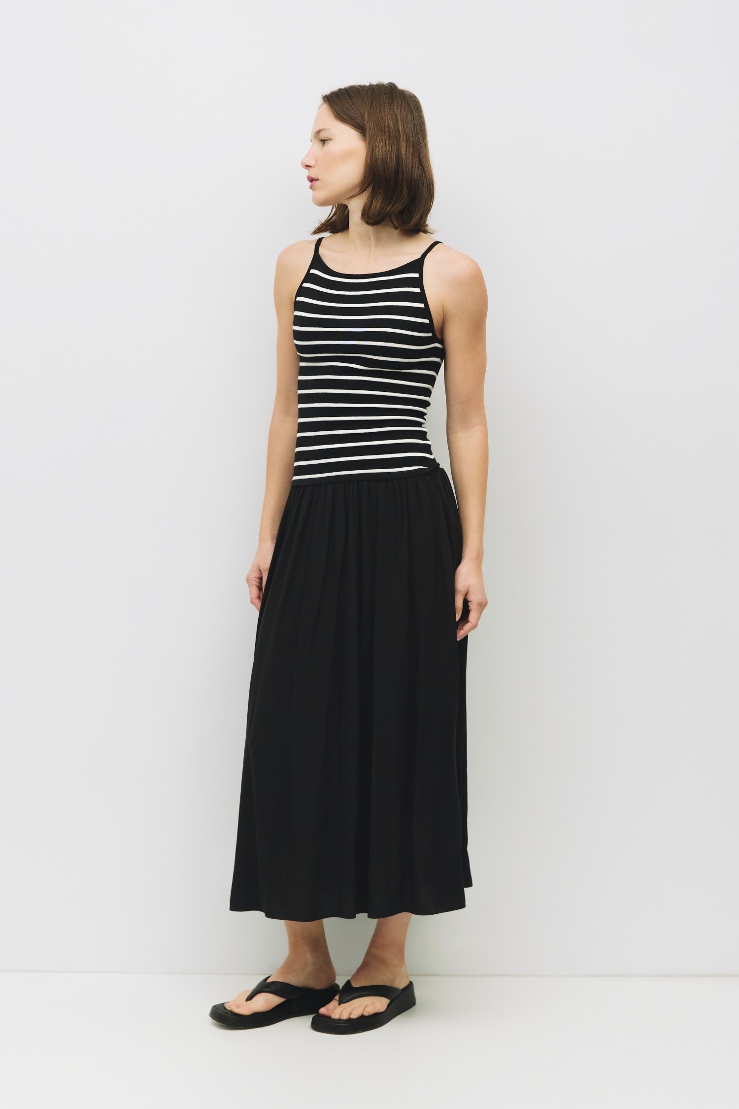DM1601.-BLACK-WHITE