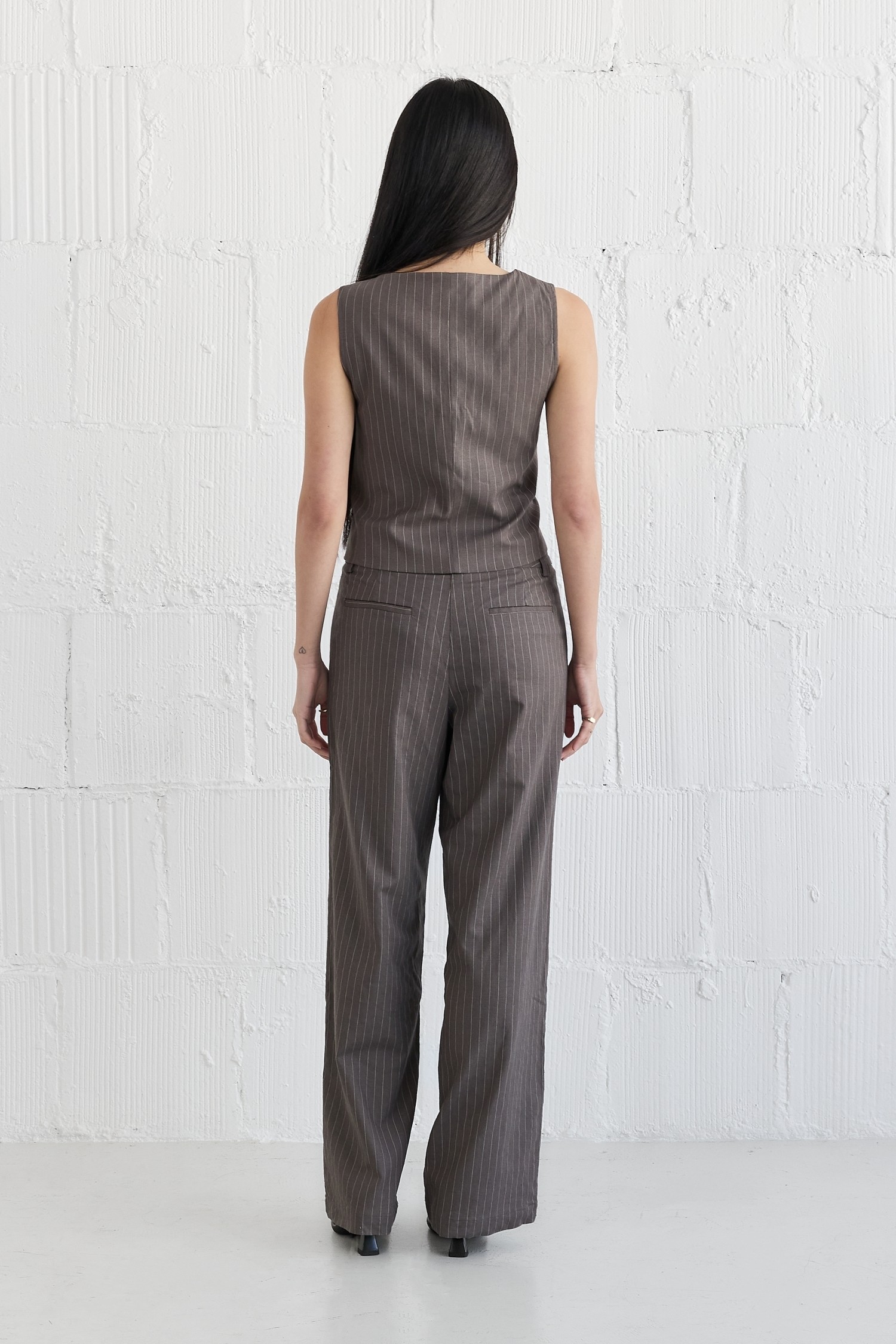 PM1135.-DARK TAUPE