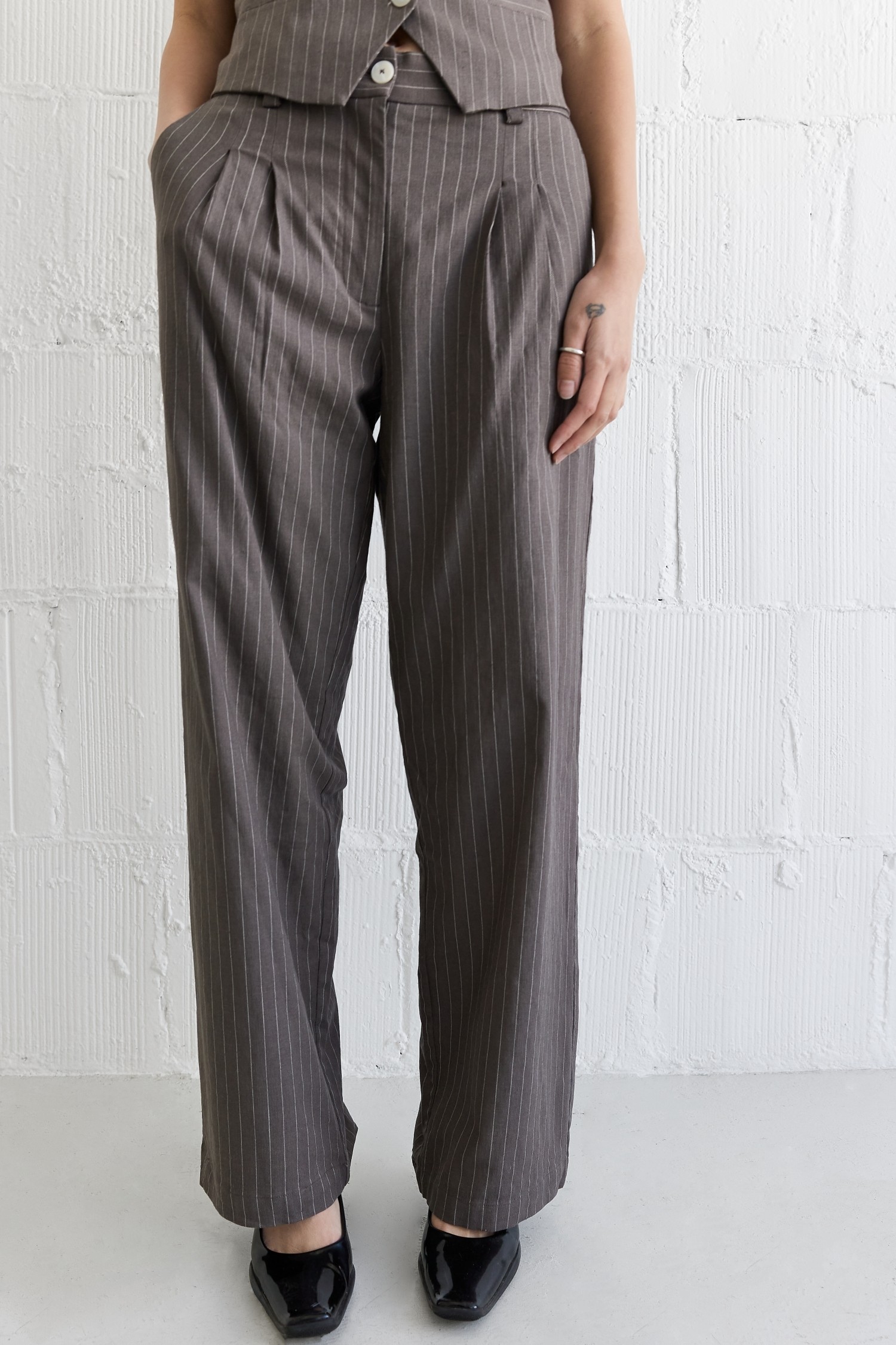 PM1135.-DARK TAUPE