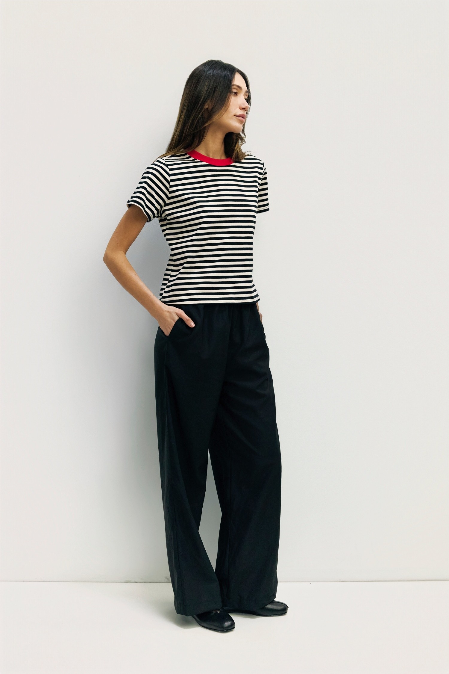 TAR0142-BLACK-WHITE-RED