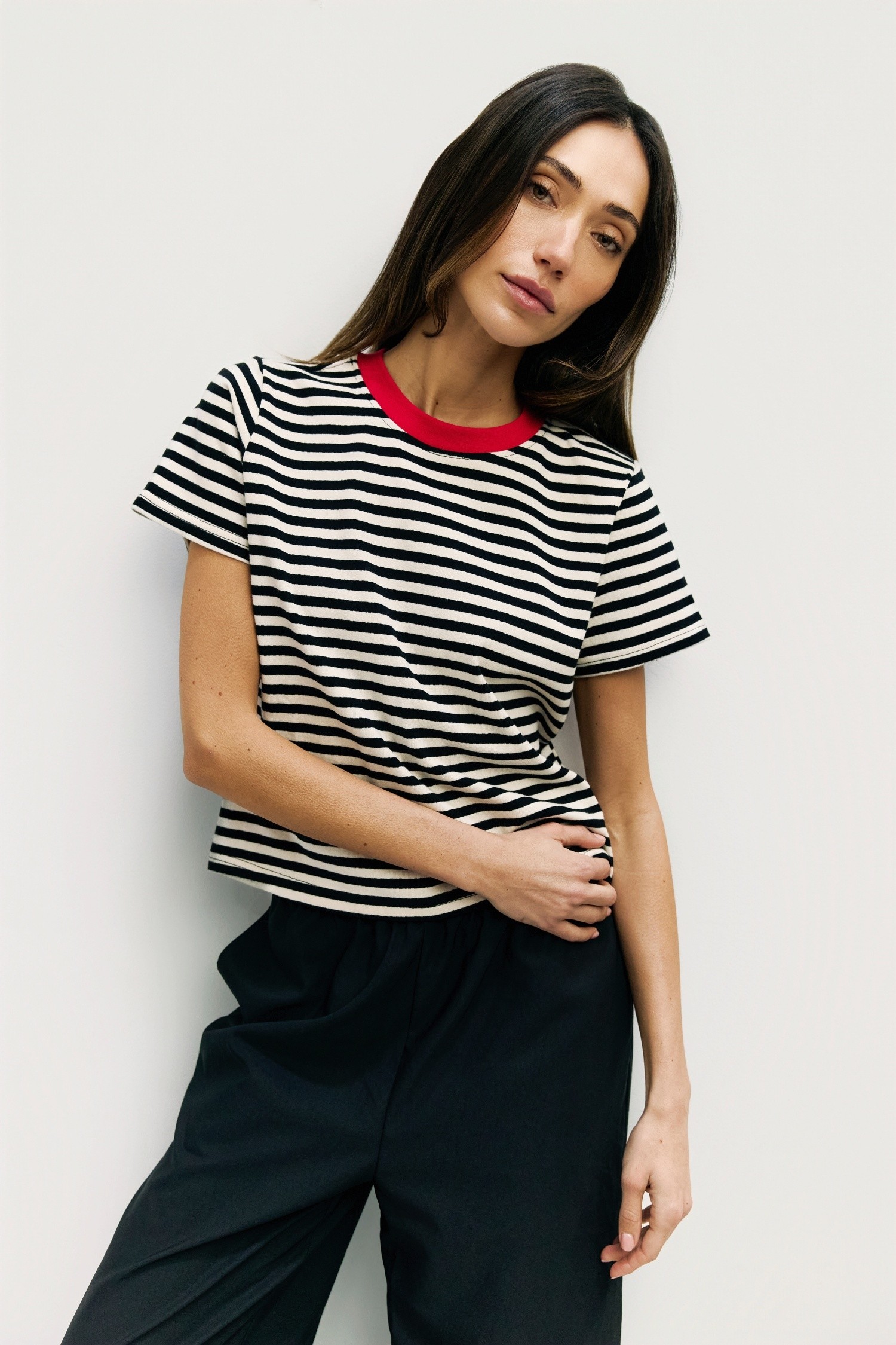 TAR0142-BLACK-WHITE-RED