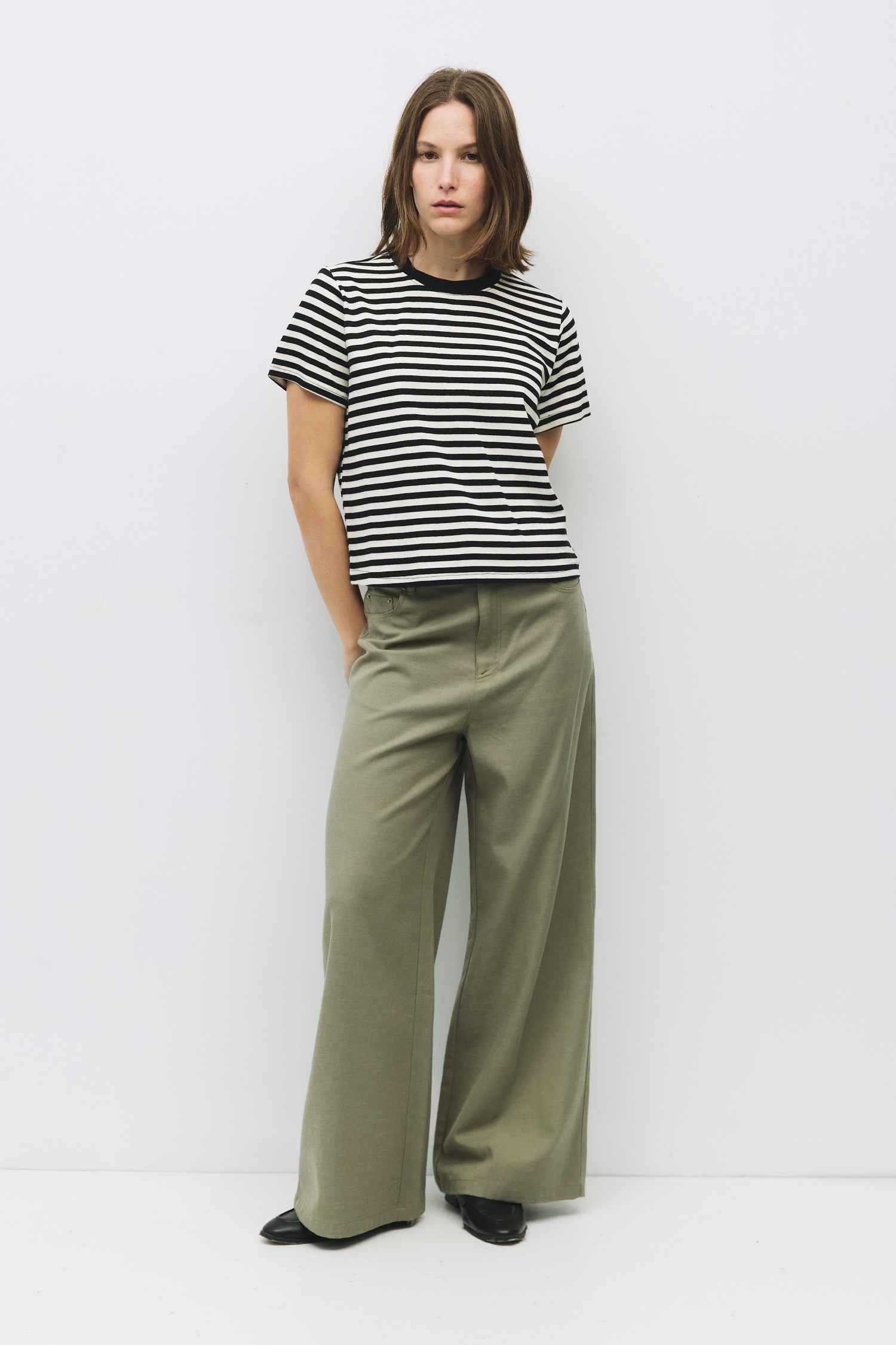TAR0142-BLACK/WHITE