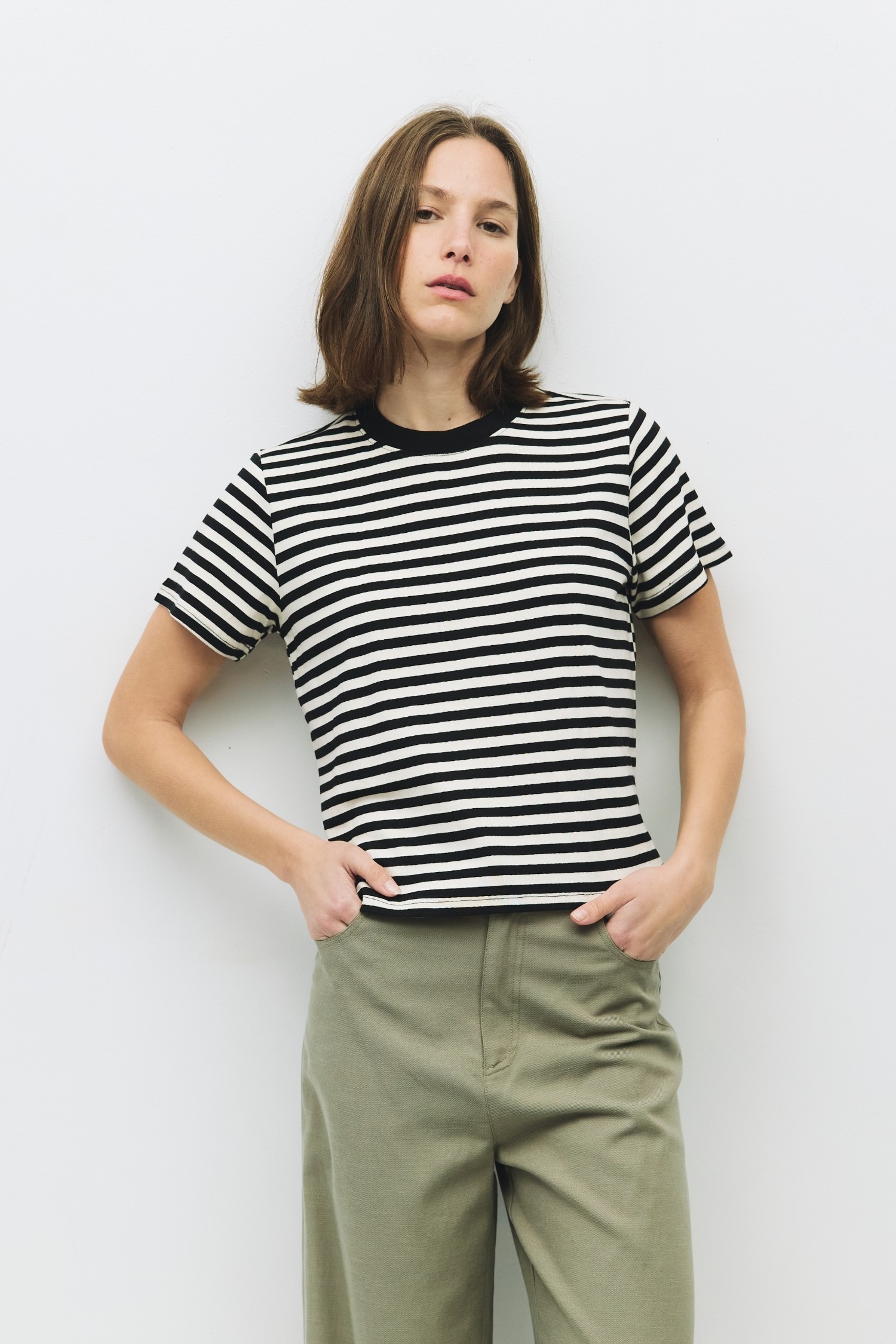 TAR0142-BLACK/WHITE