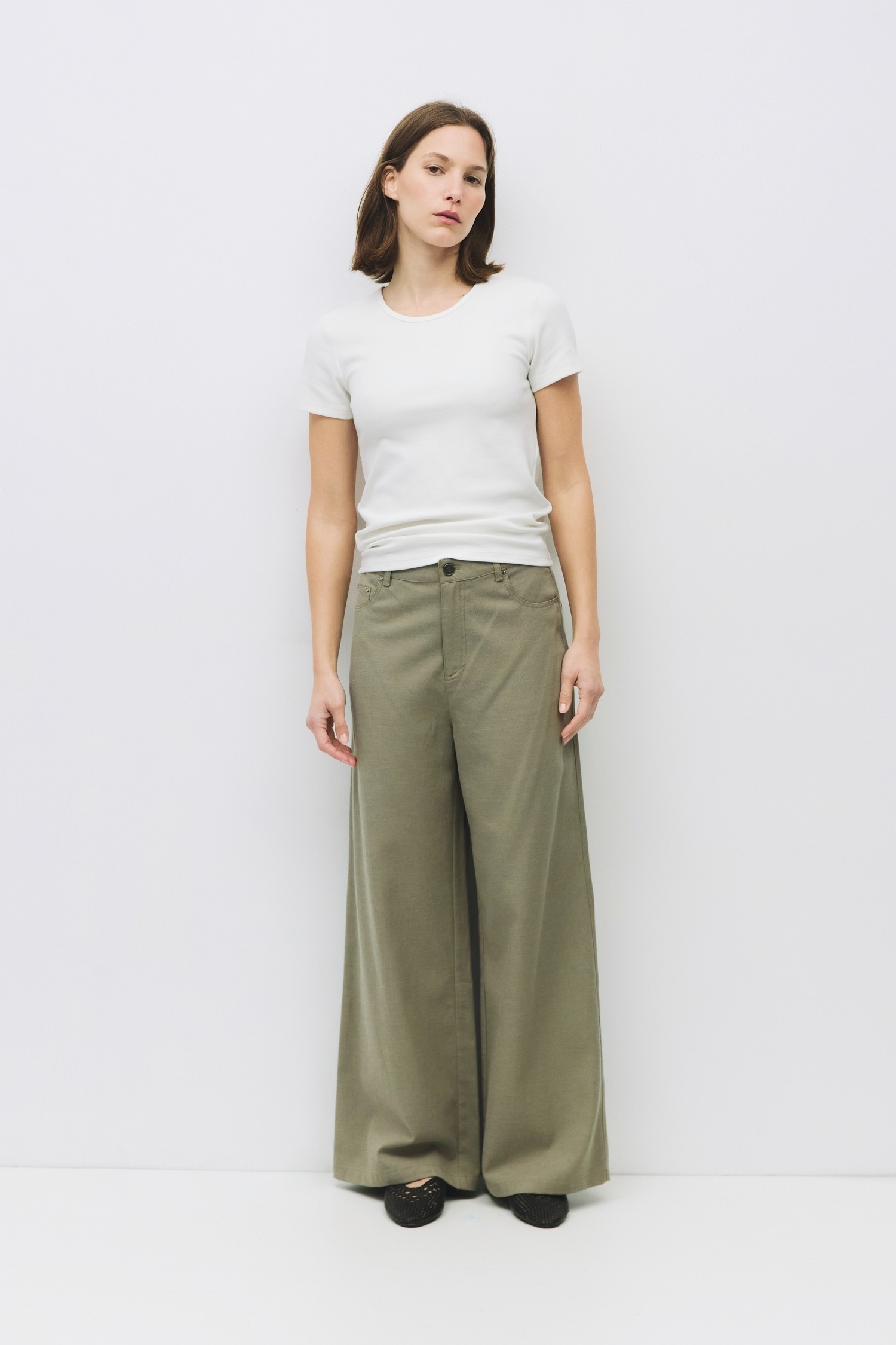 TAR0253.-WHITE