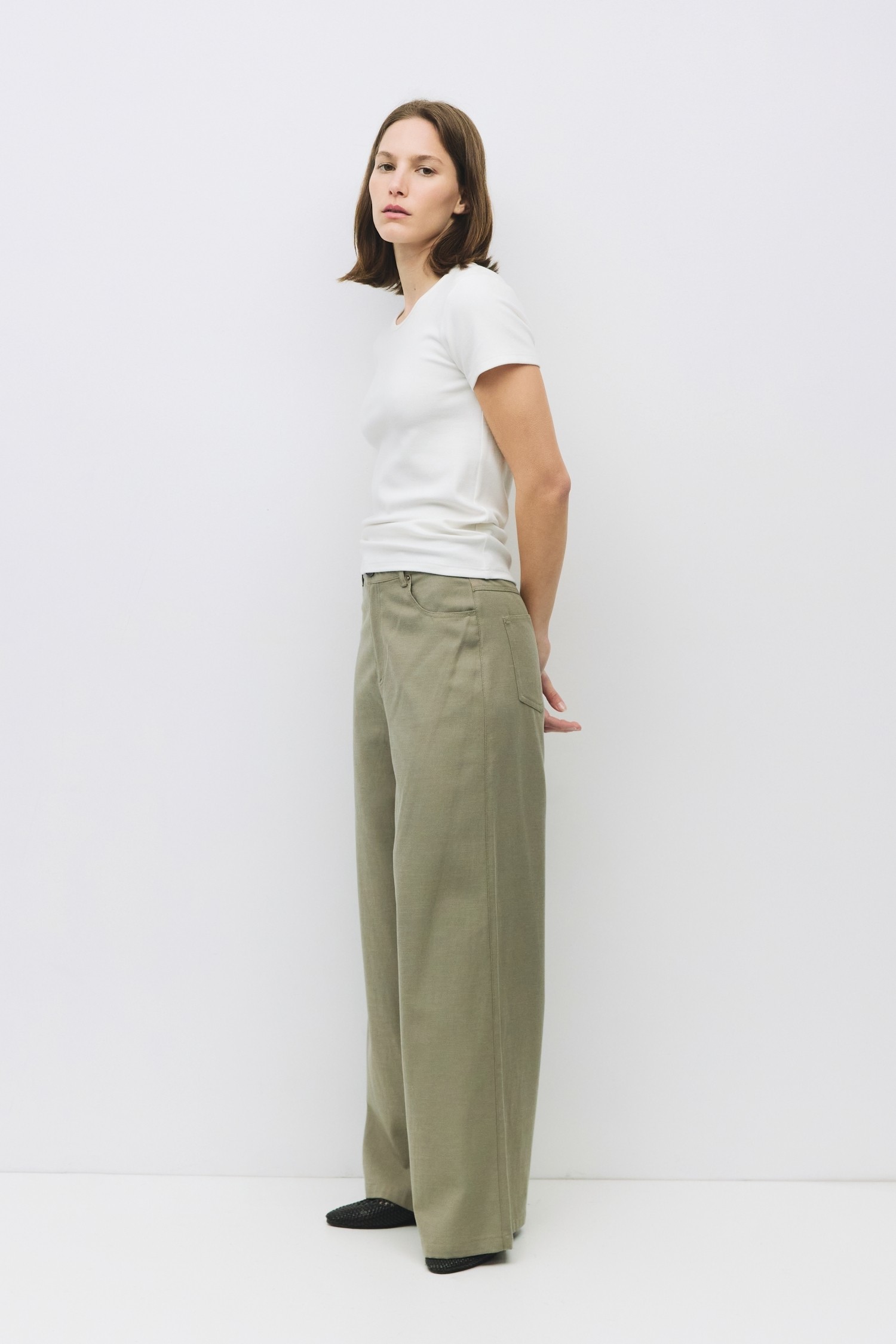 TAR0253.-WHITE