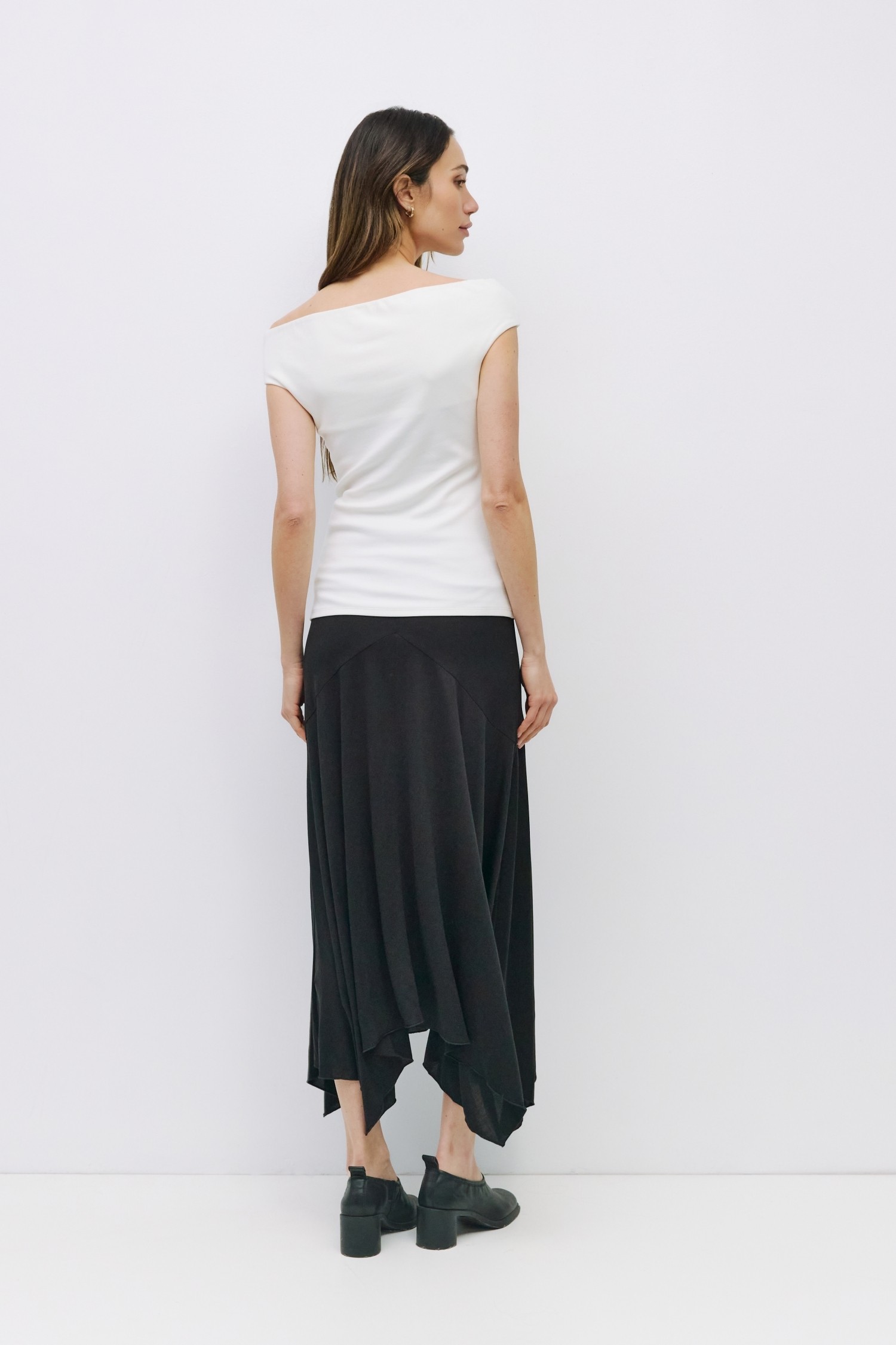 TAR0254.-WHITE