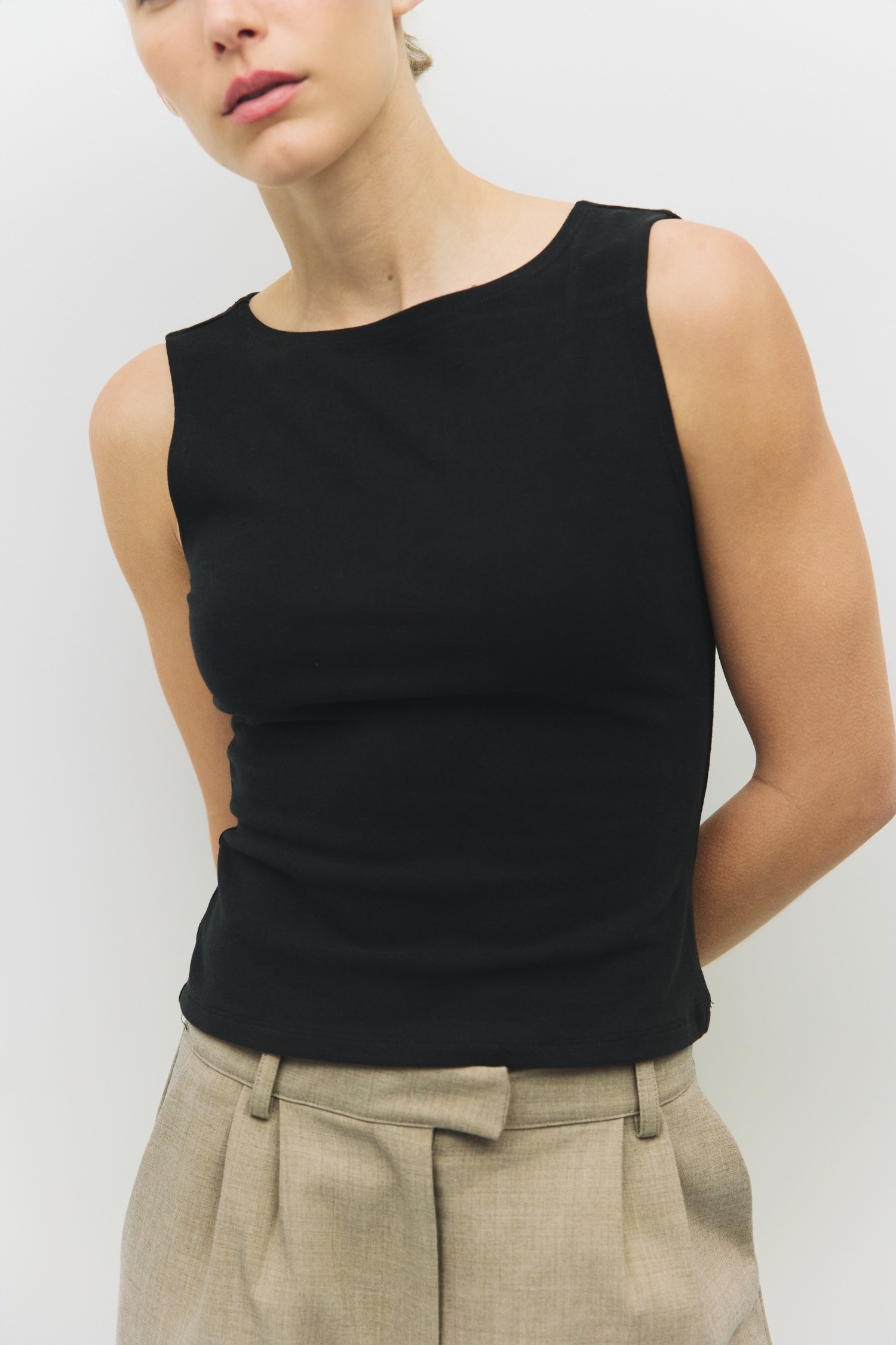 TM2057-BLACK