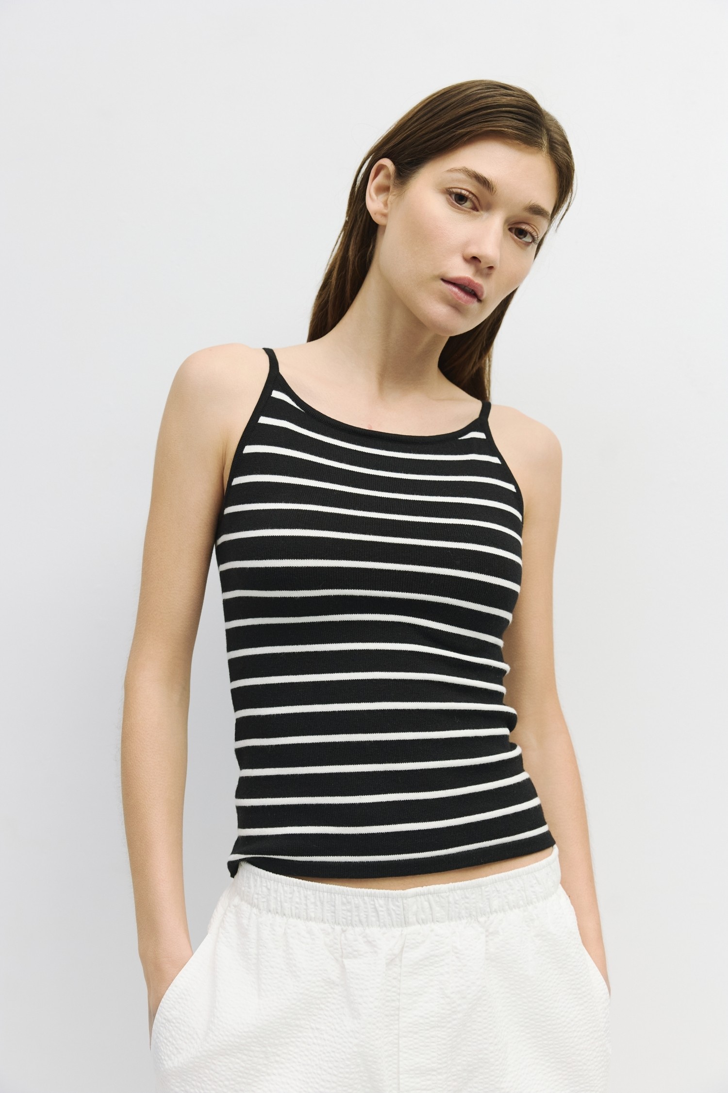 TM2129-BLACK-WHITE