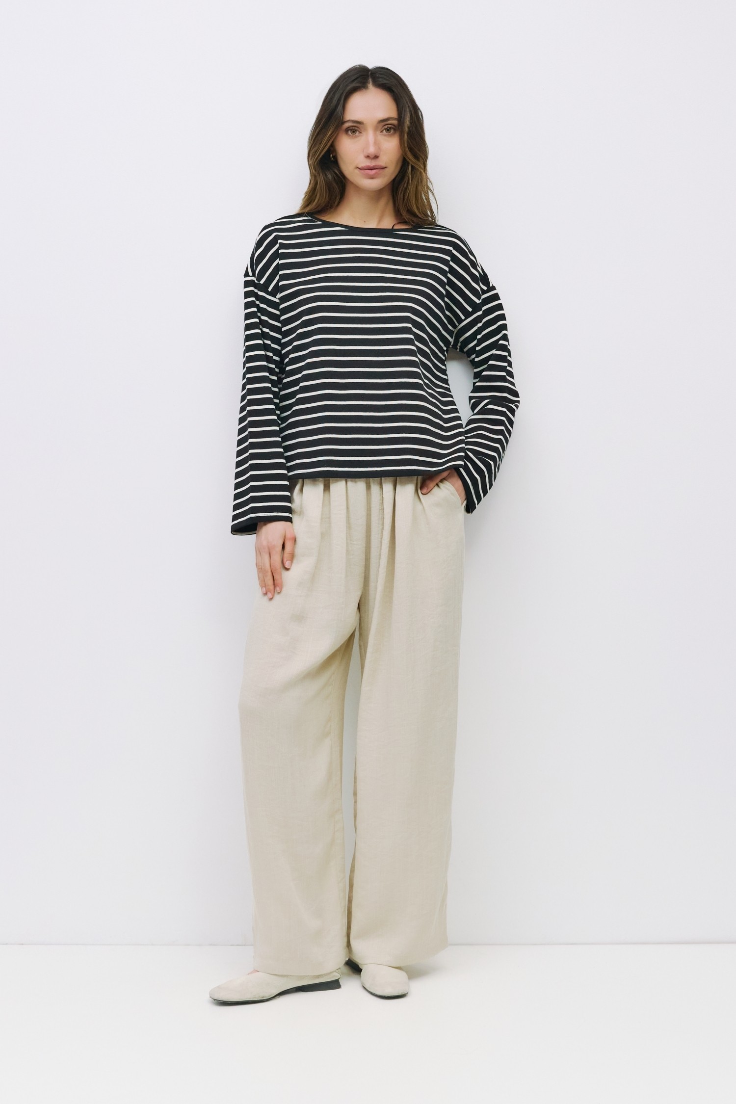 TM2139-BLACK-WHITE