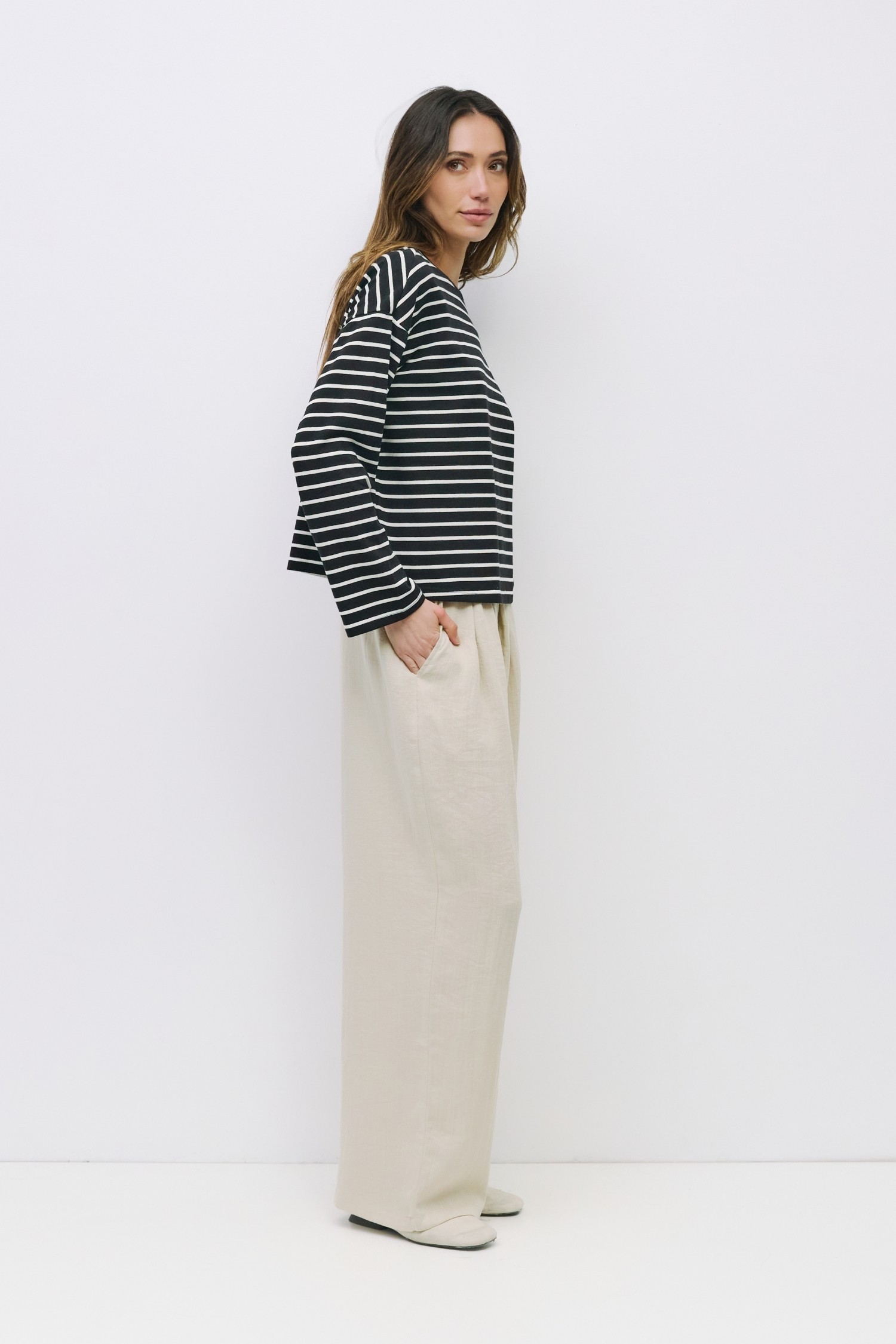 TM2139-BLACK-WHITE